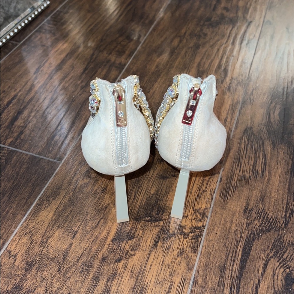 Heels - Picture 3 of 7